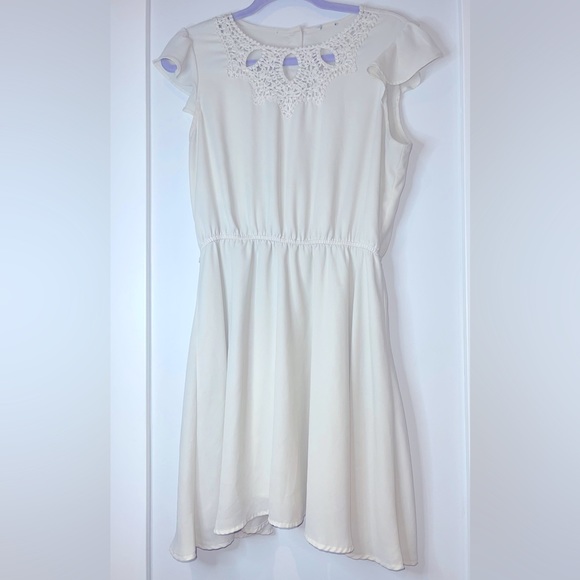 Dresses & Skirts - Ivory Embroidered Ruffle Flowly Dress